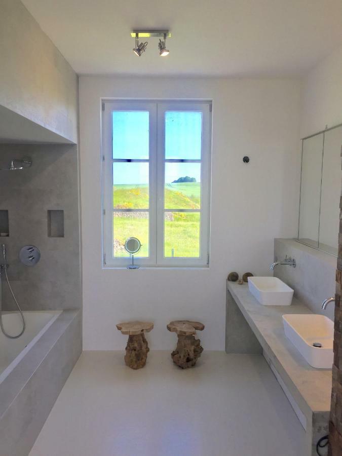 Galerie, Tumulus de la Hogue Hotel Fontenay-le-Marmion Exterior foto
